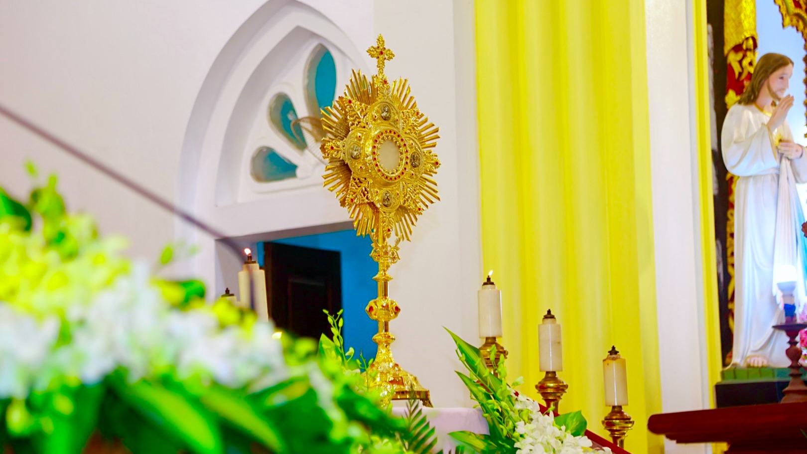 Giáo họ Di Linh trong ngày Chầu Thánh Thể hồng phúc